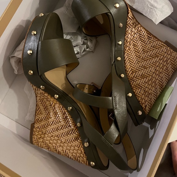 MICHAEL KORS: Ellen Wedge in Olive - Picture 4 of 5